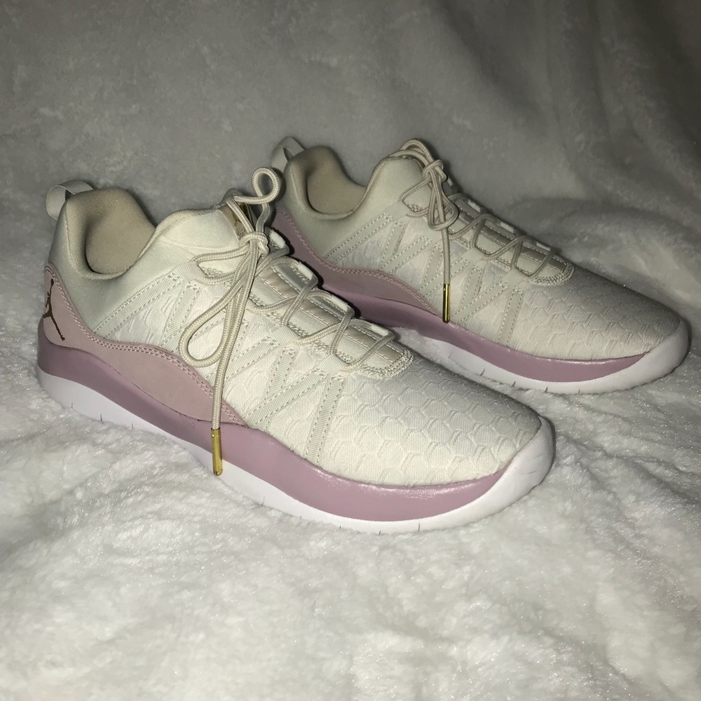 Women’s Jordans sneakers